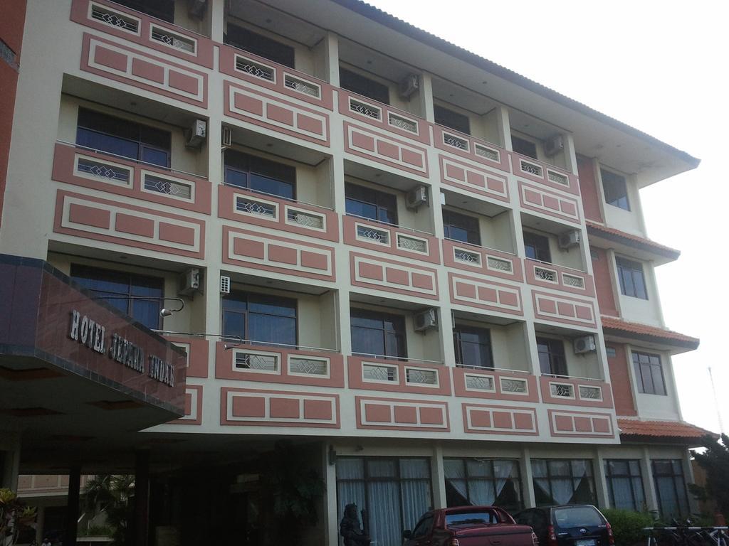 Jepara Indah Hotell Rum bild