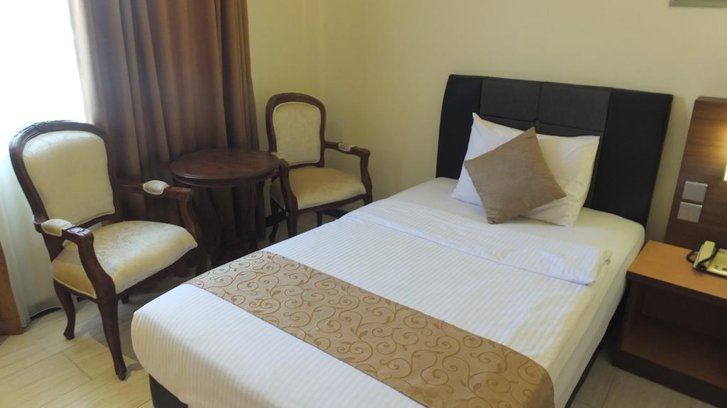 Jepara Indah Hotell Exteriör bild